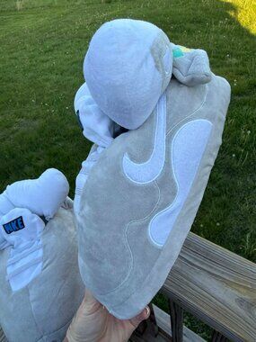 Nike Mag Plush Slippers Gray Cozy Y2K Streetwear Lounge Core 3314